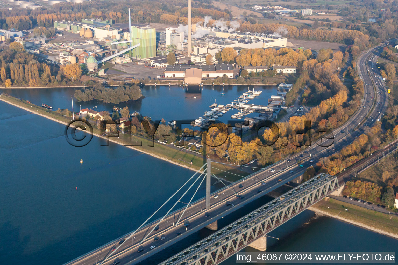 Vue aérienne de Ponts du Rhin près de Maxau à le quartier Knielingen in Karlsruhe dans le département Bade-Wurtemberg, Allemagne