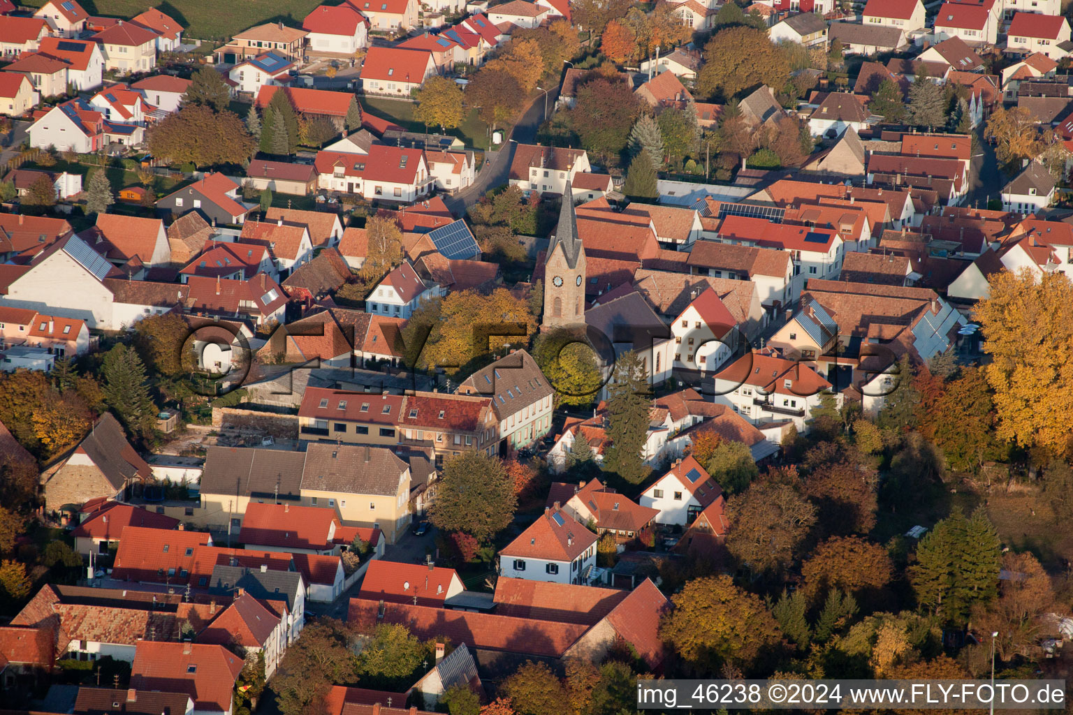 Essingen dans le département Rhénanie-Palatinat, Allemagne d'un drone