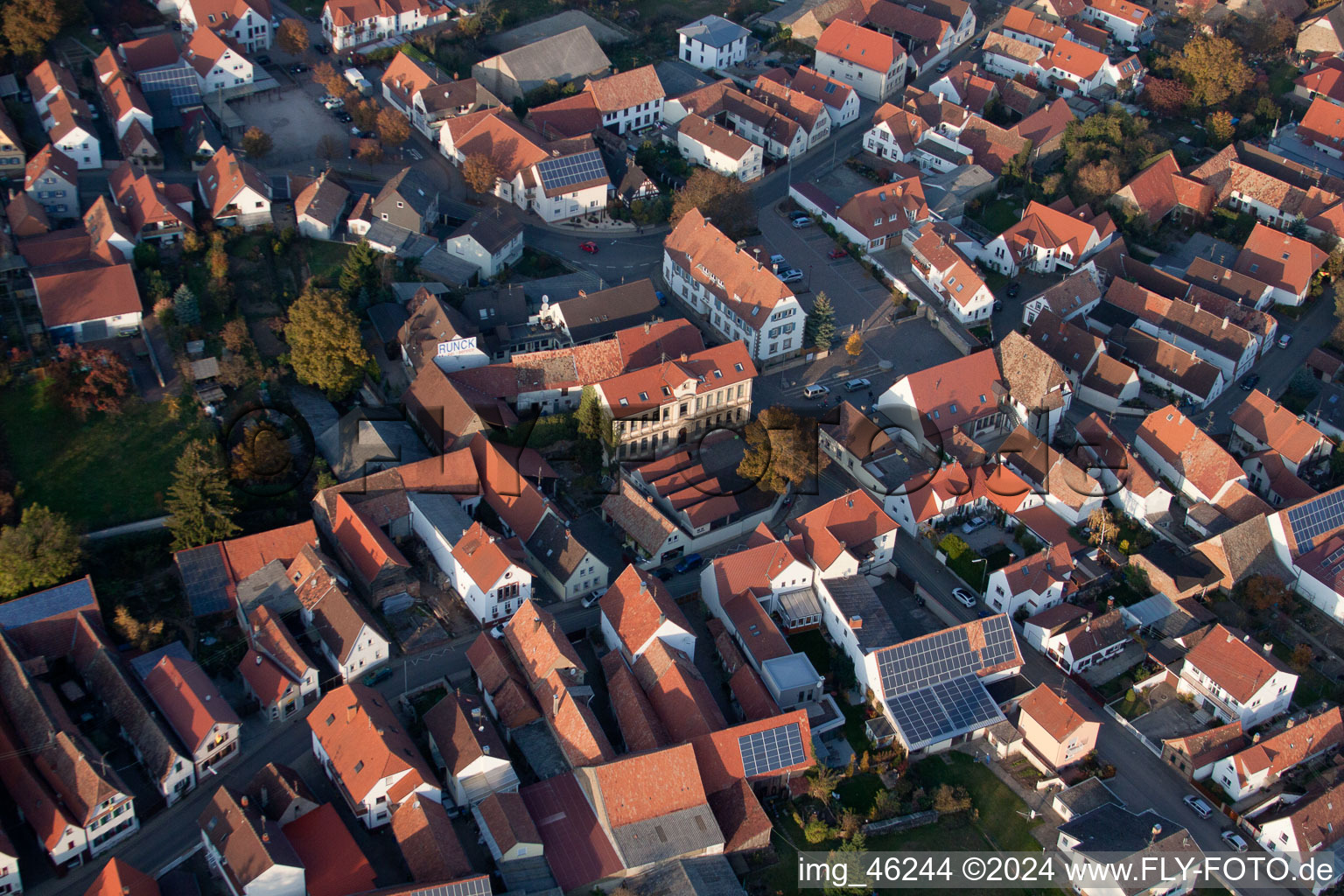 Vue oblique de Essingen dans le département Rhénanie-Palatinat, Allemagne