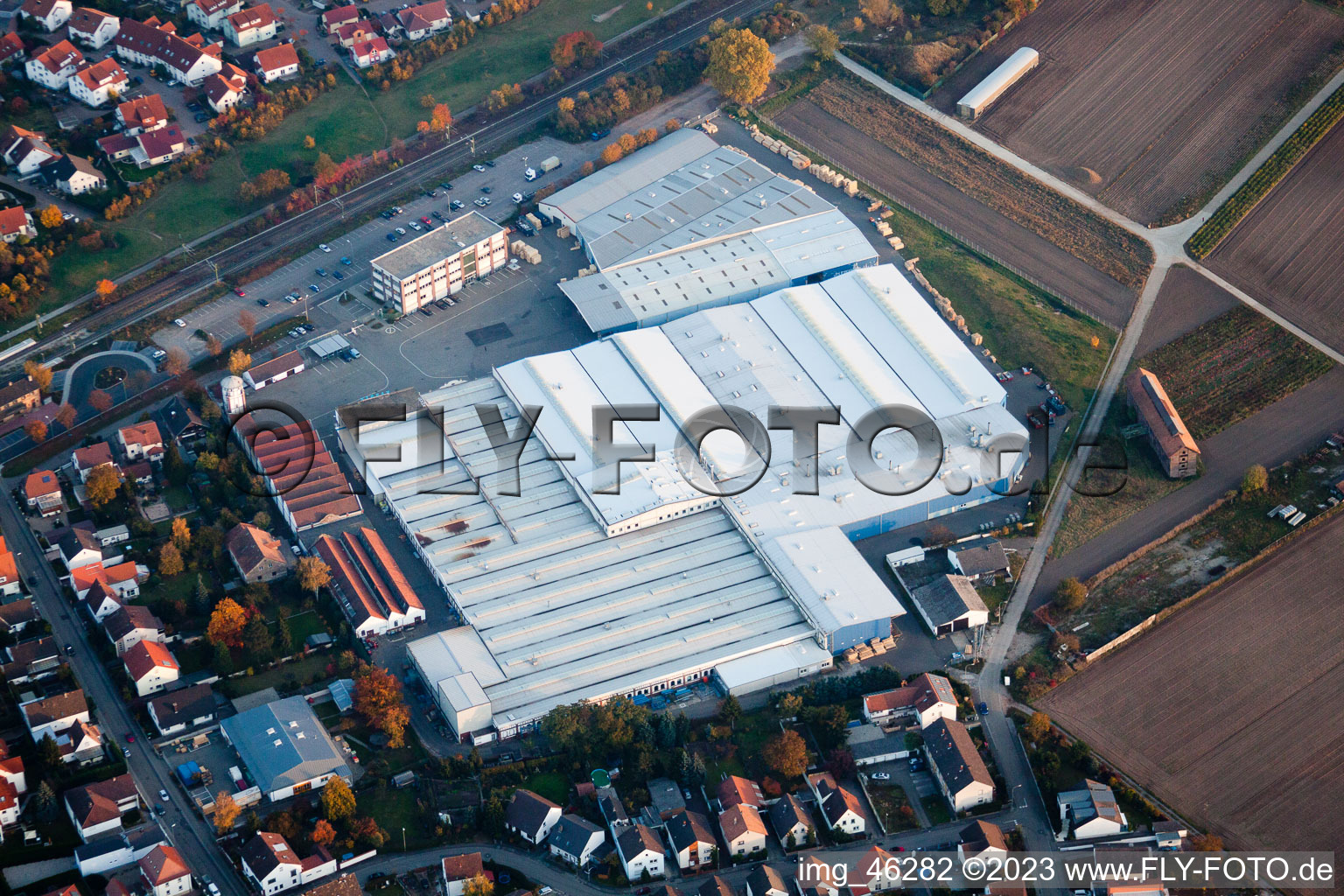 Vue oblique de Site de l'usine Kardex Remstar Production Deutschland GmbH sur la Kardex-Platz dans le quartier de Sondernheim à Bellheim dans le département Rhénanie-Palatinat, Allemagne