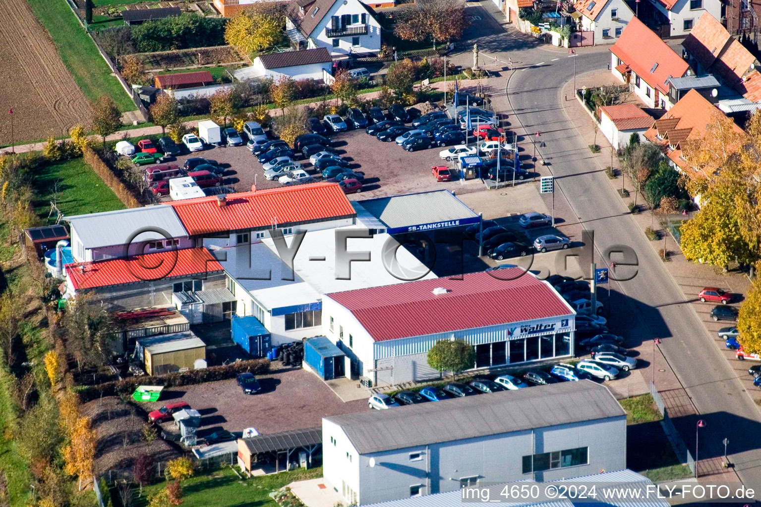 Vue aérienne de Concessionnaire automobile Main Street Walter à Steinweiler dans le département Rhénanie-Palatinat, Allemagne