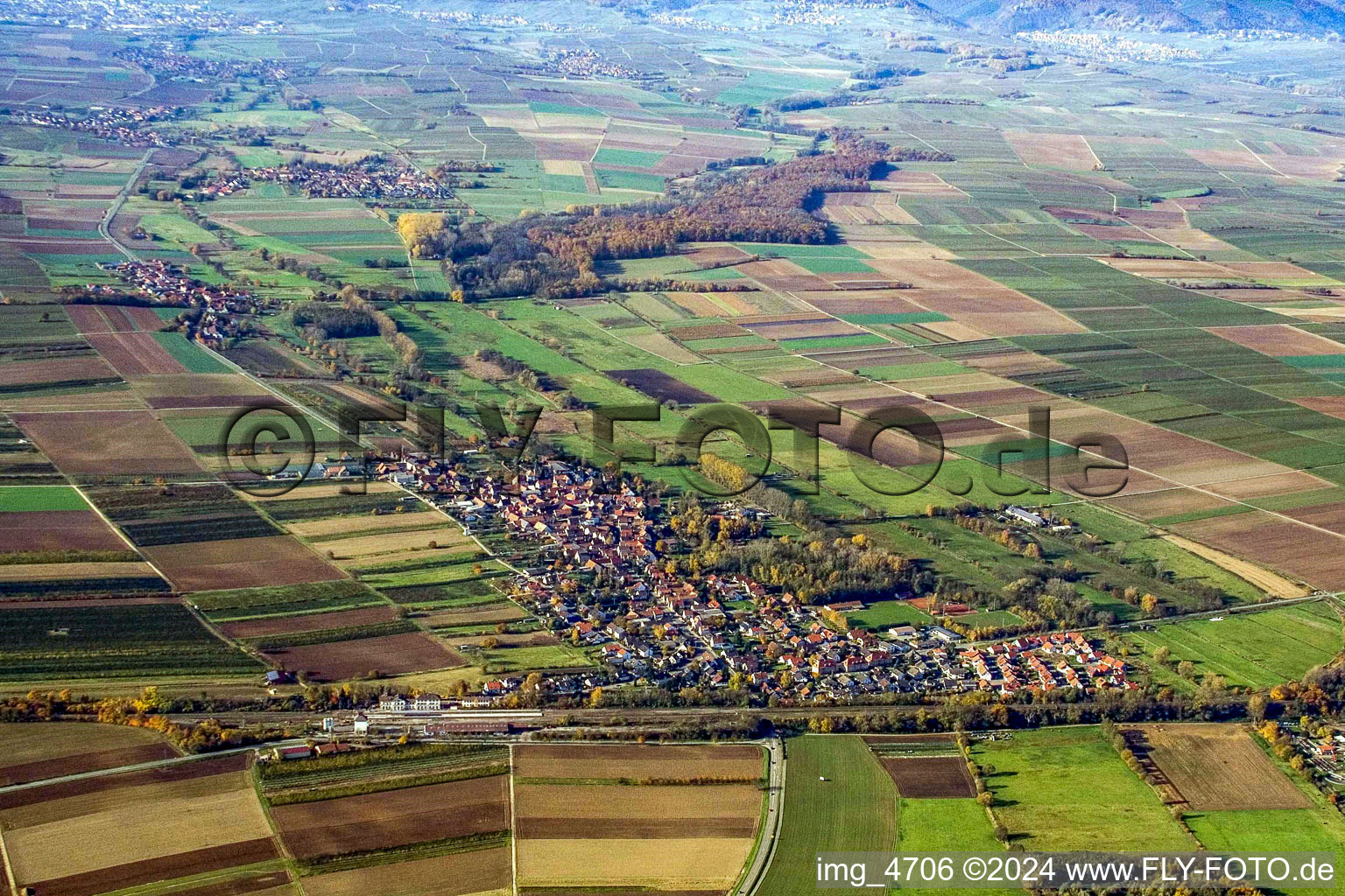 Vue aérienne de De l'est à Winden dans le département Rhénanie-Palatinat, Allemagne