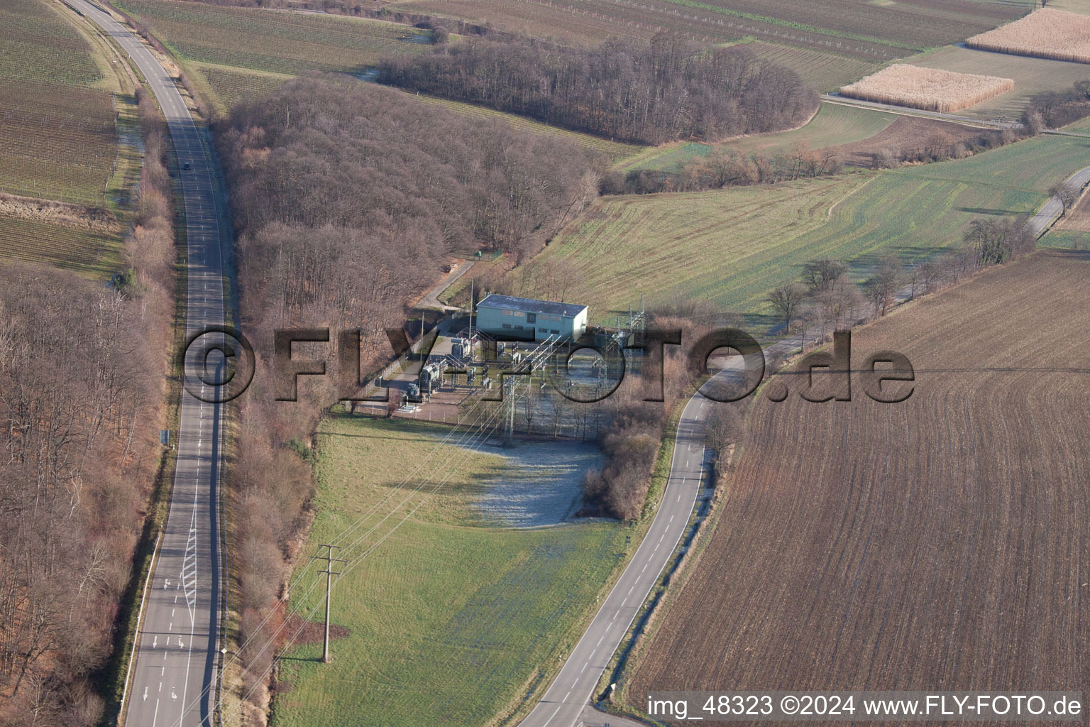 Sous-station à Bad Bergzabern dans le département Rhénanie-Palatinat, Allemagne d'un drone