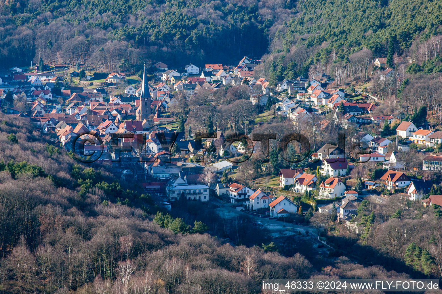 Vue d'oiseau de Dörrenbach dans le département Rhénanie-Palatinat, Allemagne