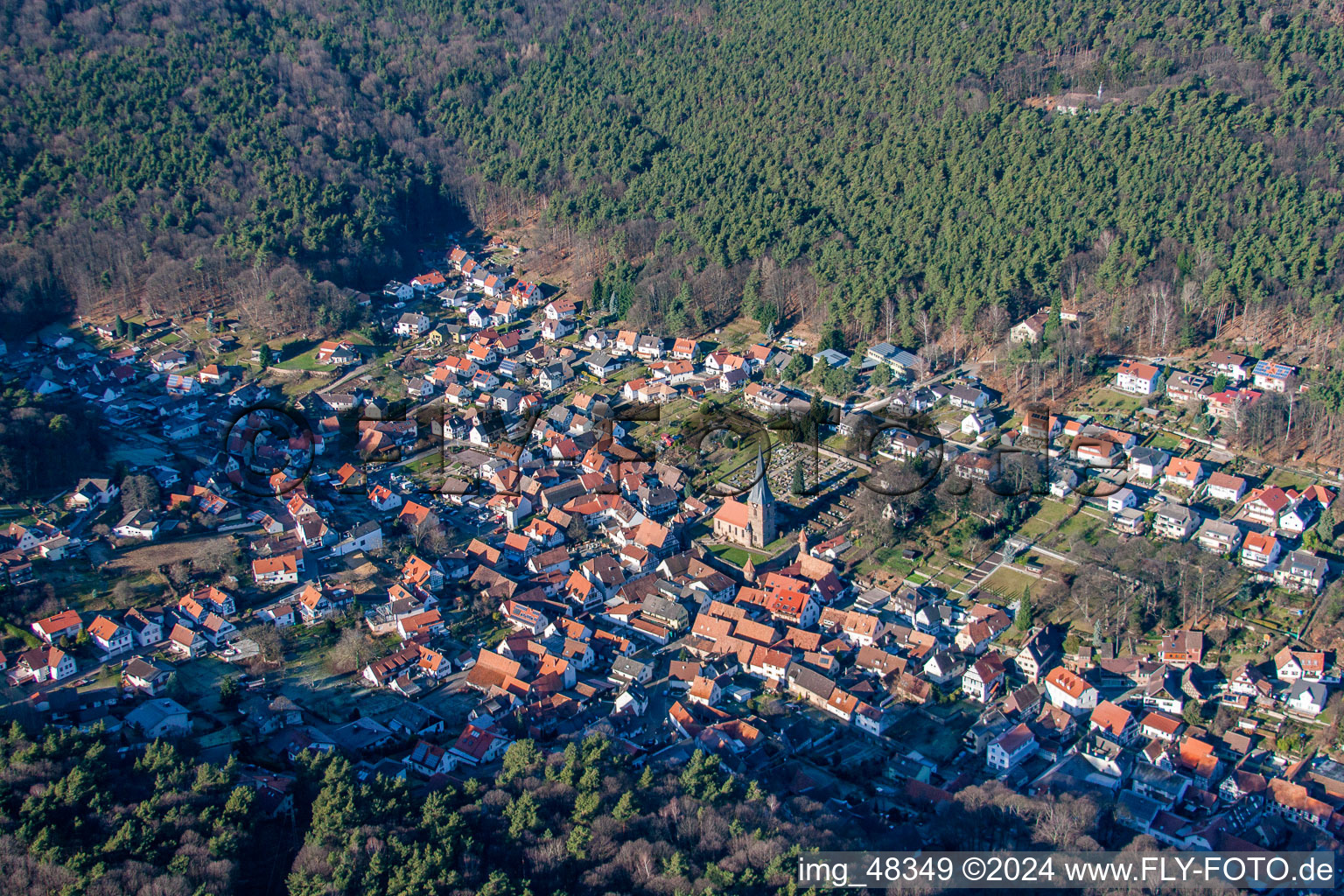 Vue aérienne de Dörrenbach dans le département Rhénanie-Palatinat, Allemagne