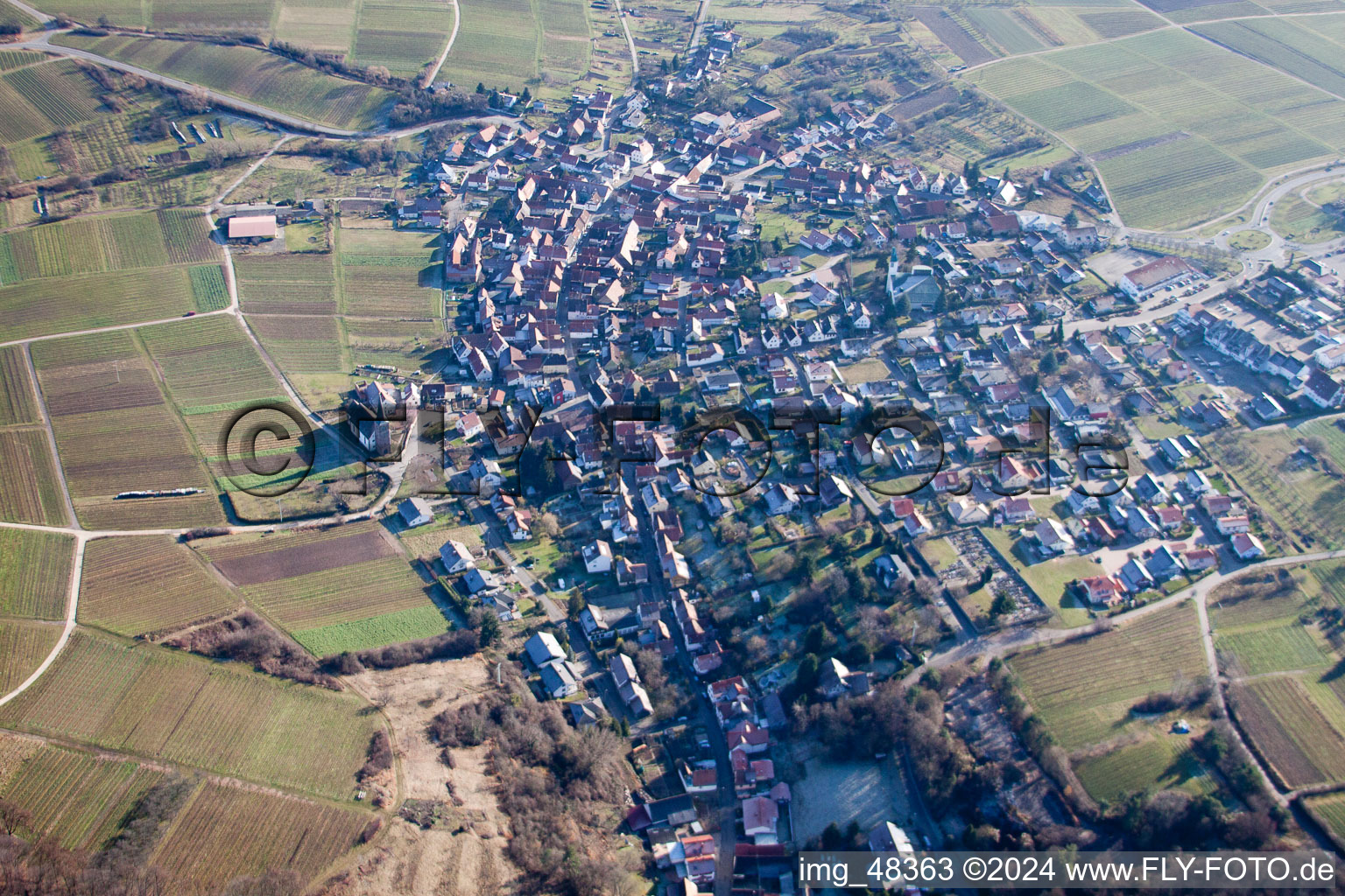 Vue d'oiseau de Quartier Rechtenbach in Schweigen-Rechtenbach dans le département Rhénanie-Palatinat, Allemagne