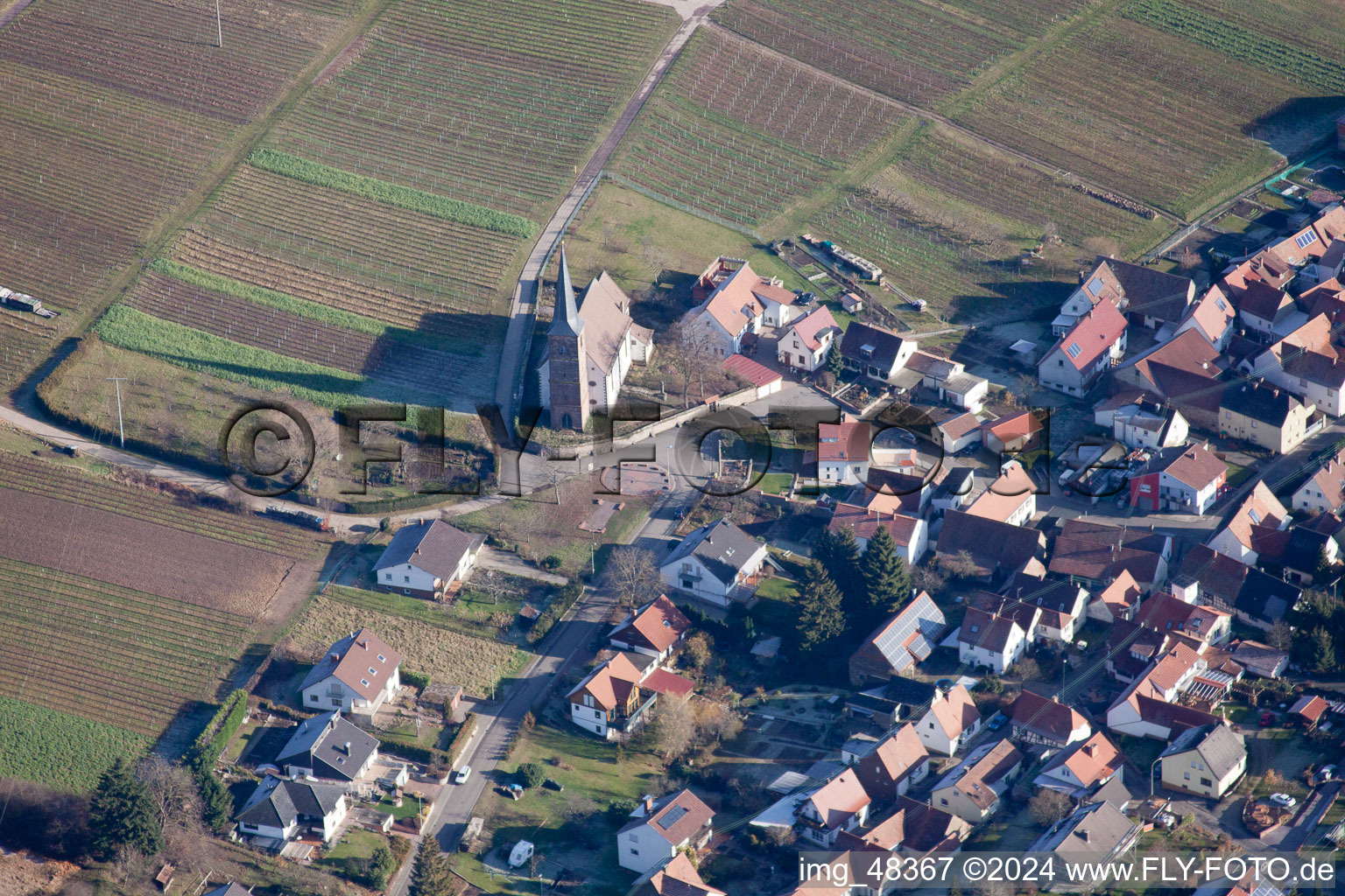 Quartier Schweigen in Schweigen-Rechtenbach dans le département Rhénanie-Palatinat, Allemagne du point de vue du drone