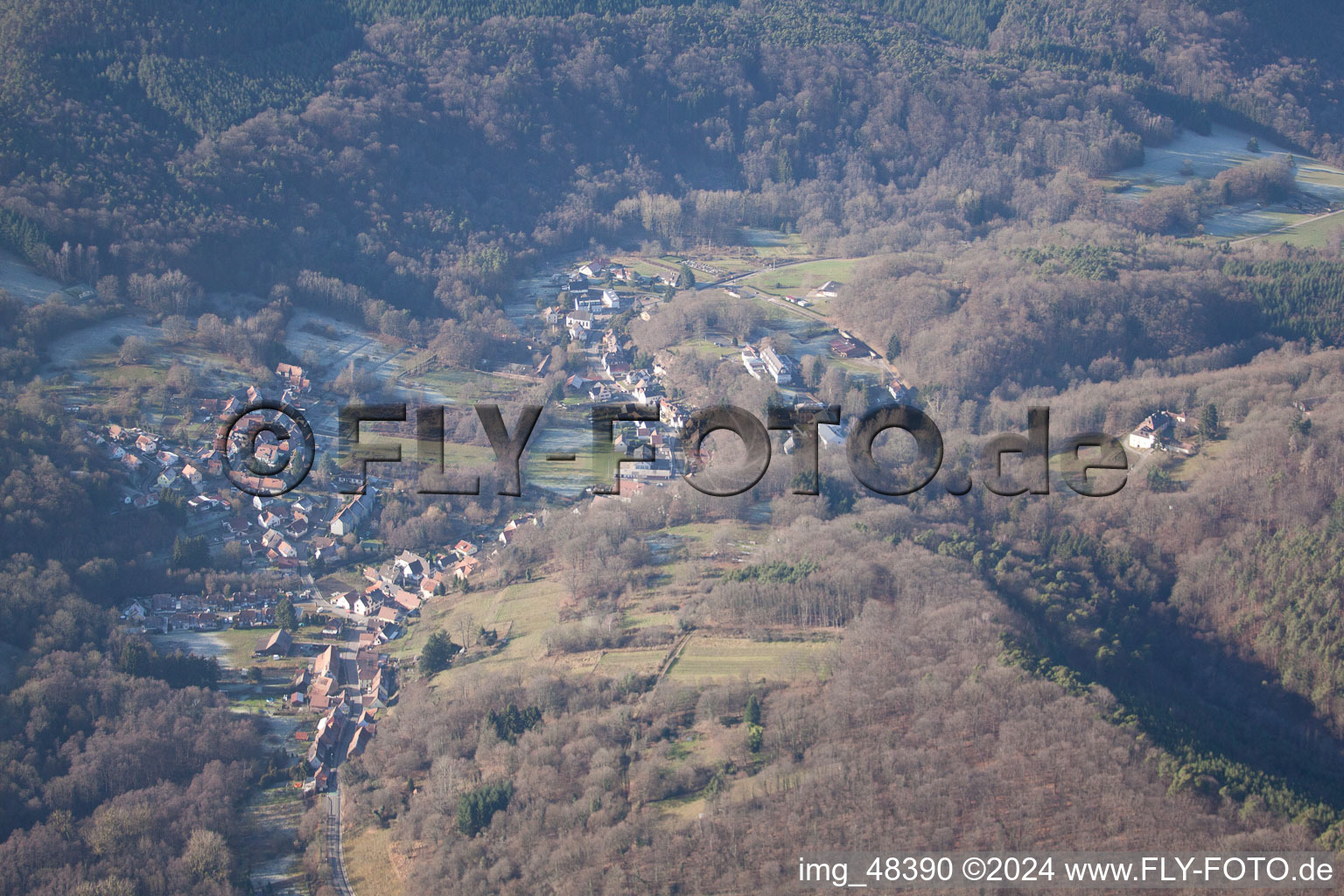 Vue aérienne de Château Langenberg à Weiler dans le département Bas Rhin, France