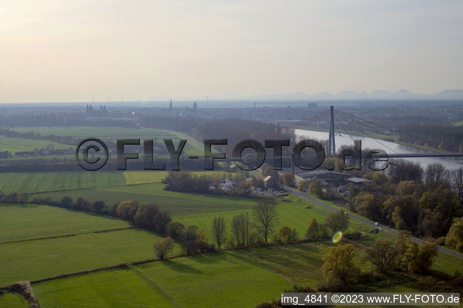 Vue aérienne de Pont autoroutier du nord-est à Speyer dans le département Rhénanie-Palatinat, Allemagne