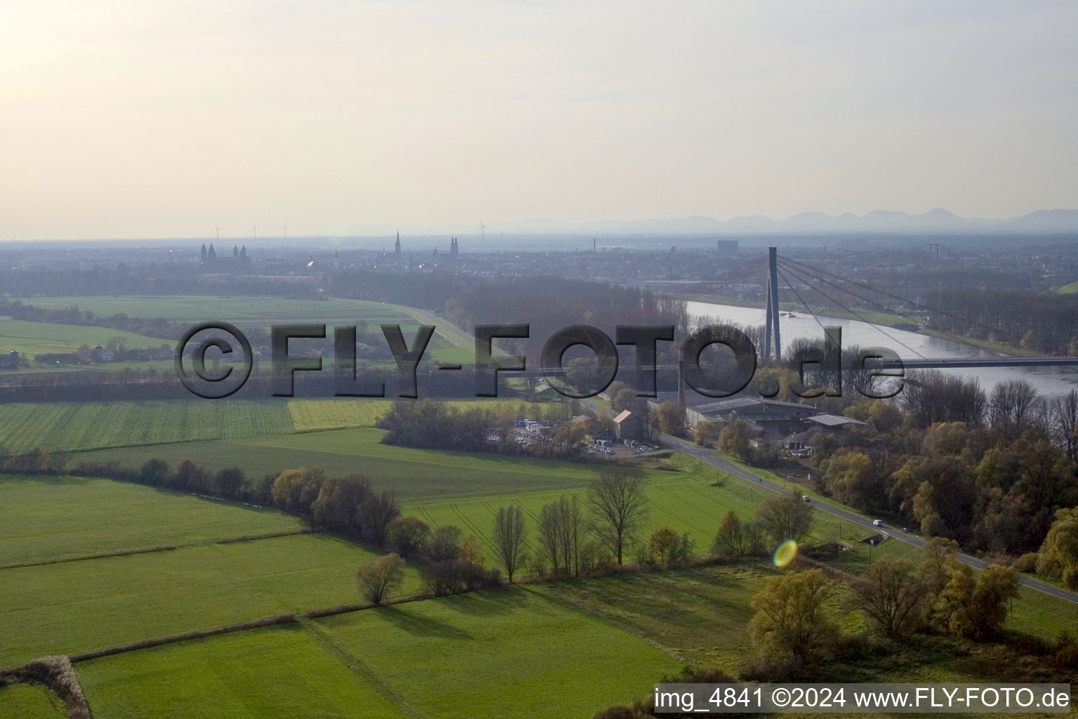 Vue aérienne de Pont autoroutier du nord-est à Speyer dans le département Rhénanie-Palatinat, Allemagne