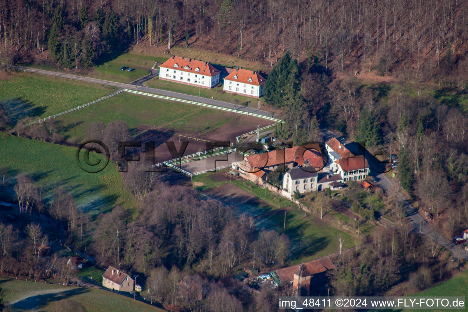 Vue aérienne de St. Germanshof‎ à le quartier Sankt Germanshof in Bobenthal dans le département Rhénanie-Palatinat, Allemagne