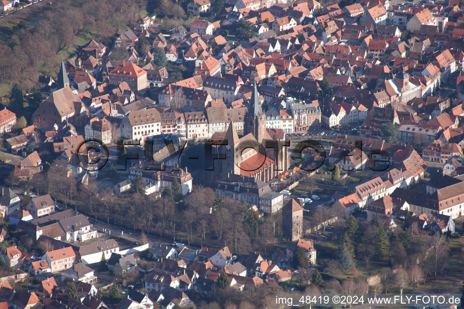 Wissembourg dans le département Bas Rhin, France vu d'un drone