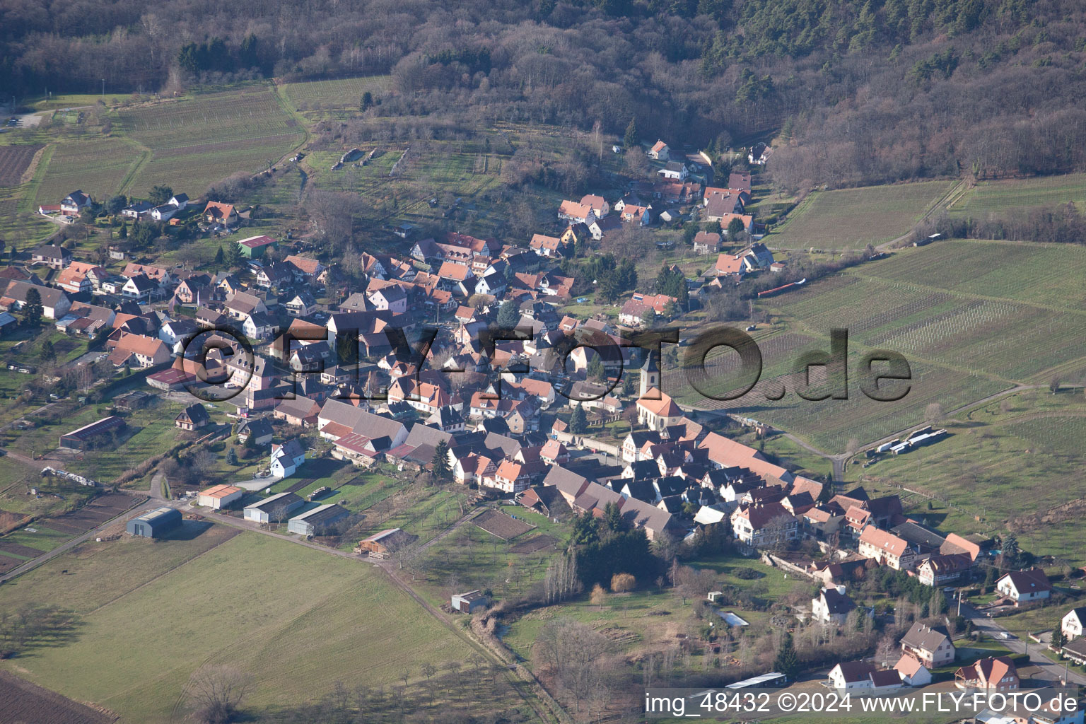 Vue aérienne de Rott dans le département Bas Rhin, France