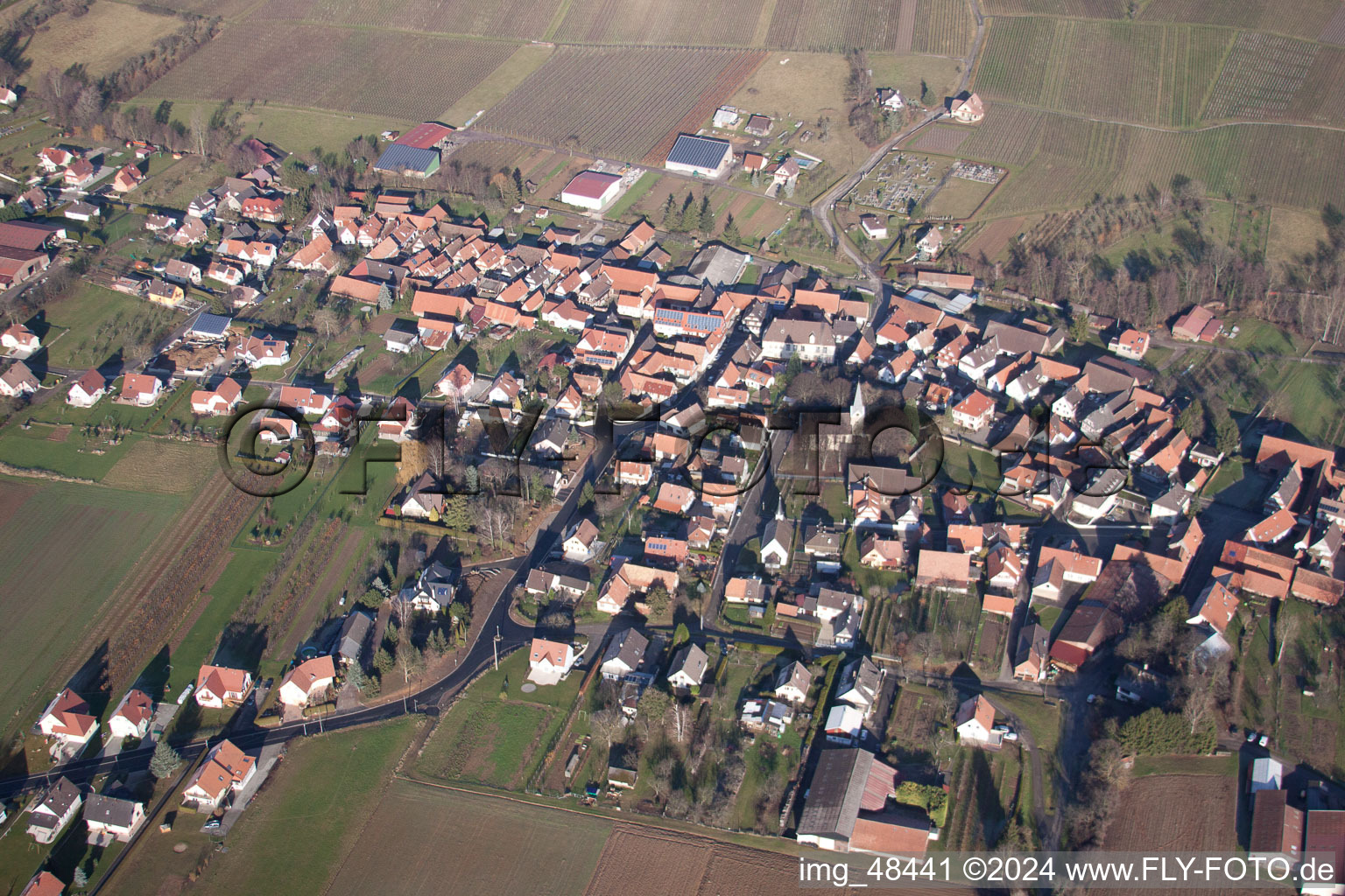 Steinseltz dans le département Bas Rhin, France du point de vue du drone