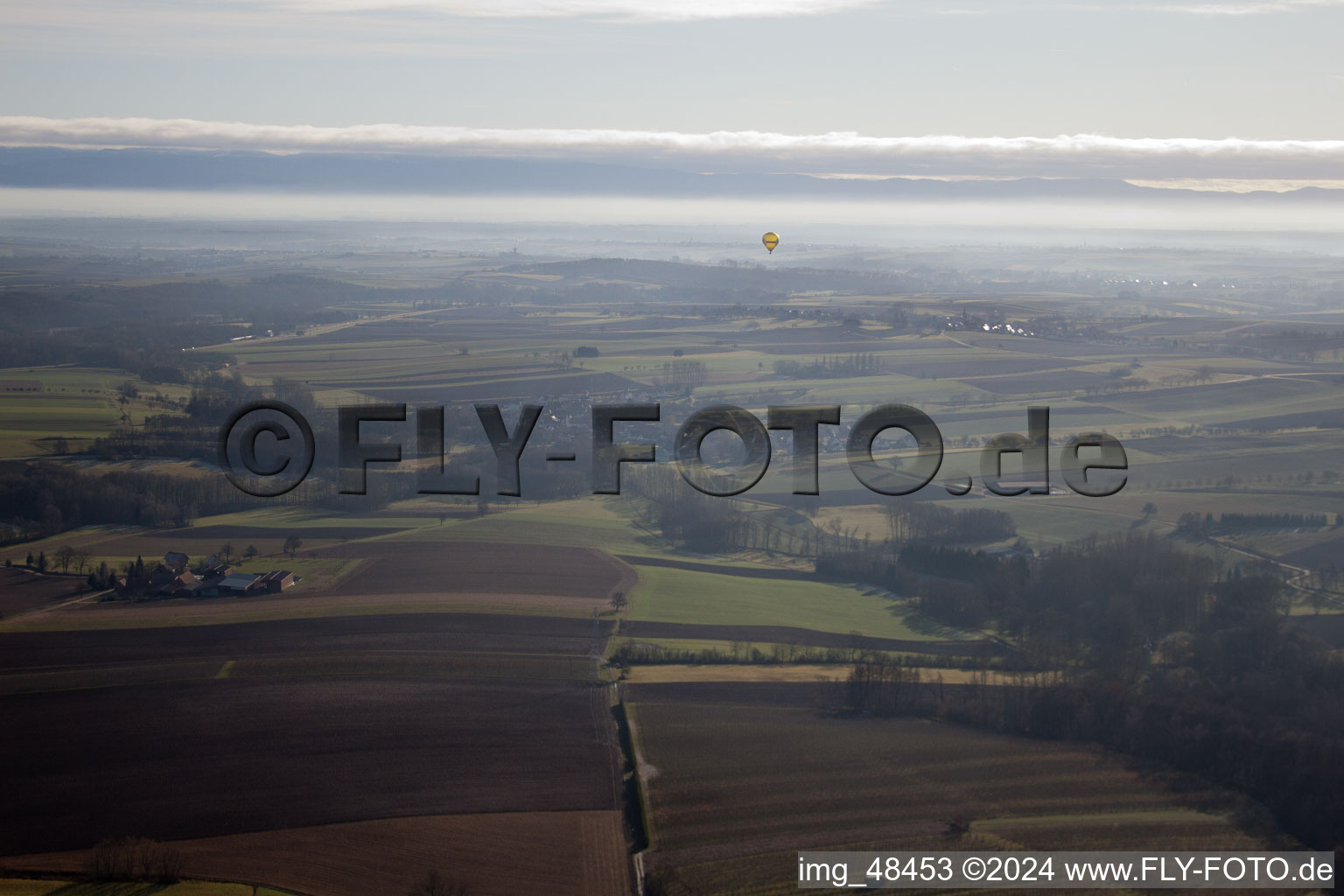 Vue aérienne de Steinseltz dans le département Bas Rhin, France