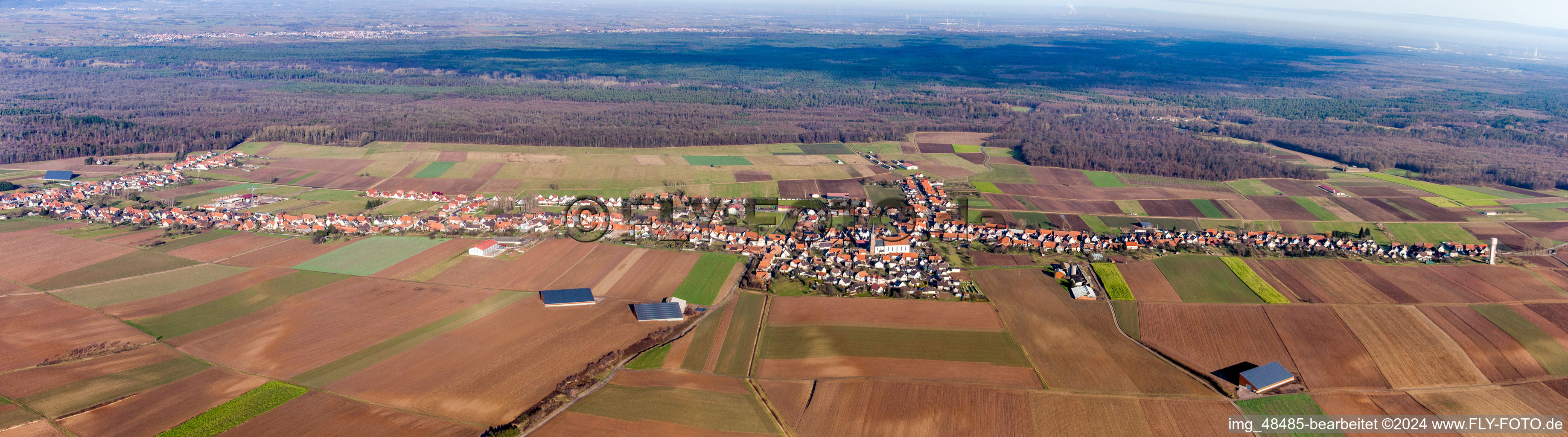 Photographie aérienne de Perspective panoramique du plus long village d'Alsace à Schleithal dans le département Bas Rhin, France