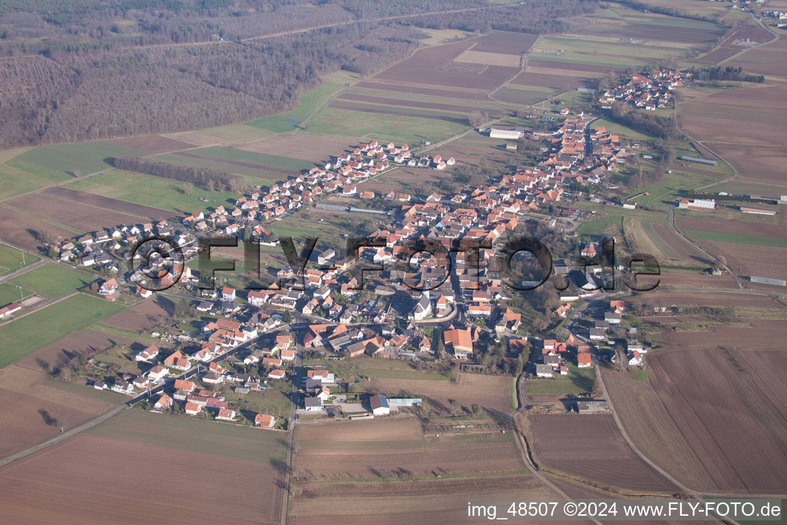 Niederlauterbach dans le département Bas Rhin, France vu d'un drone