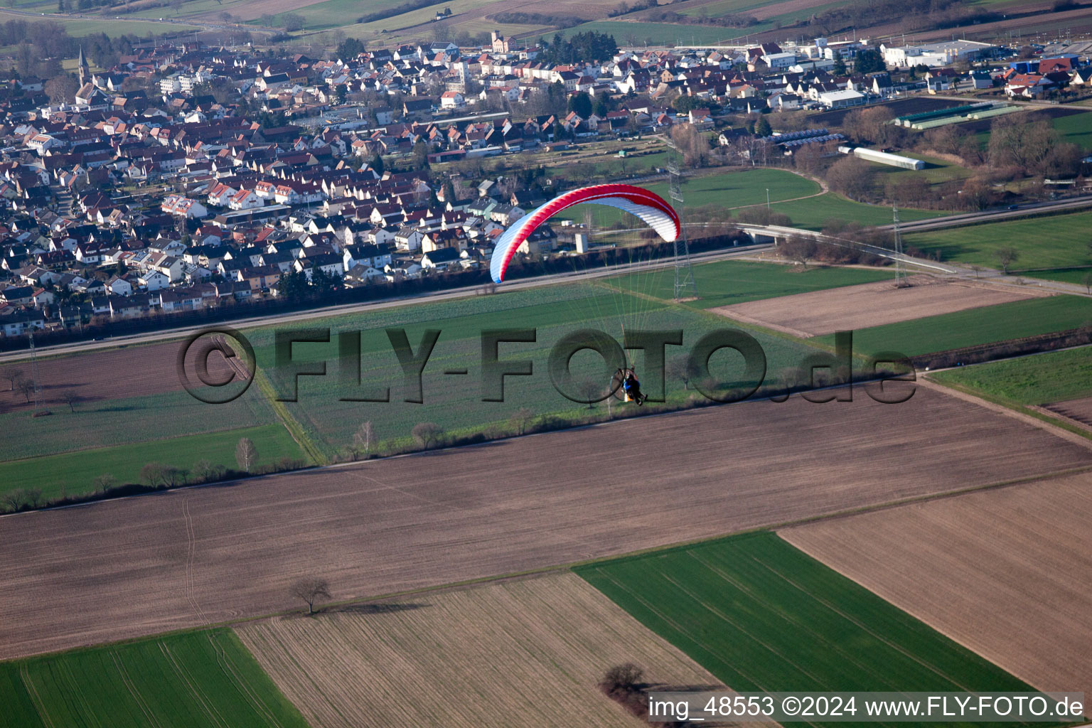 Rülzheim dans le département Rhénanie-Palatinat, Allemagne vue d'en haut