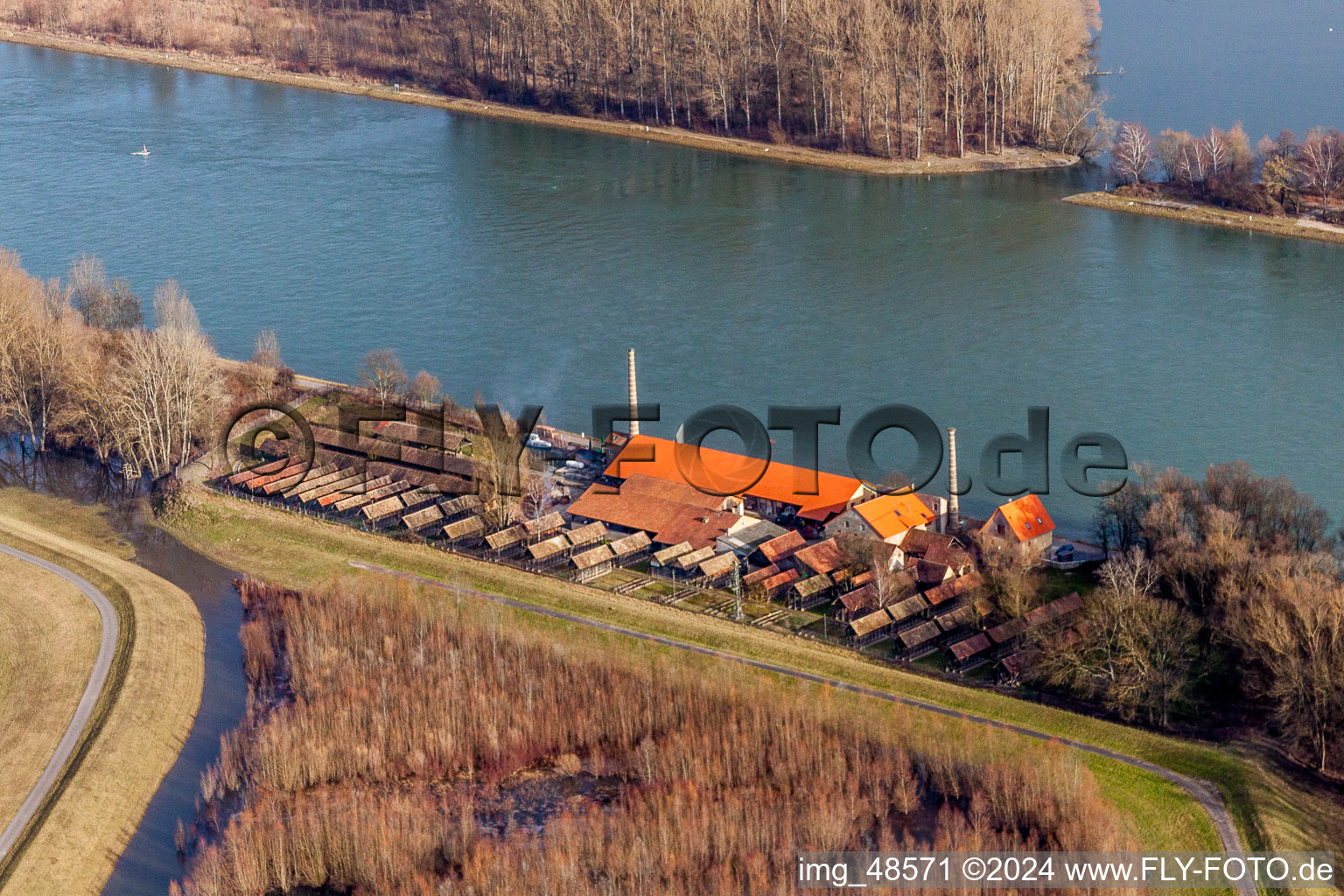 Photographie aérienne de Ensemble de bâtiments du musée Musée de la briqueterie Sondernheim au bord du Rhin à le quartier Sondernheim in Germersheim dans le département Rhénanie-Palatinat, Allemagne