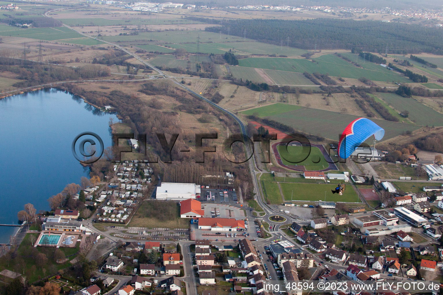Philippsburg dans le département Bade-Wurtemberg, Allemagne vu d'un drone