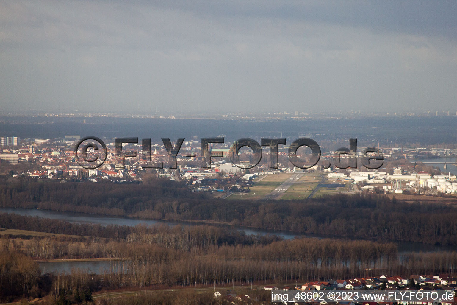 Vue aérienne de Aérodrome de l'est à Speyer dans le département Rhénanie-Palatinat, Allemagne