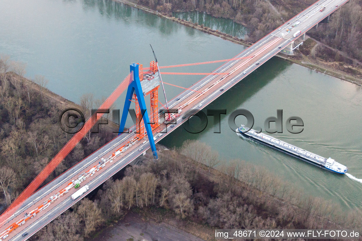 Vue aérienne de Chantier de rénovation des pylônes du pont autoroutier BAB A61 sur le Rhin à Hockenheim à Speyer dans le département Rhénanie-Palatinat, Allemagne