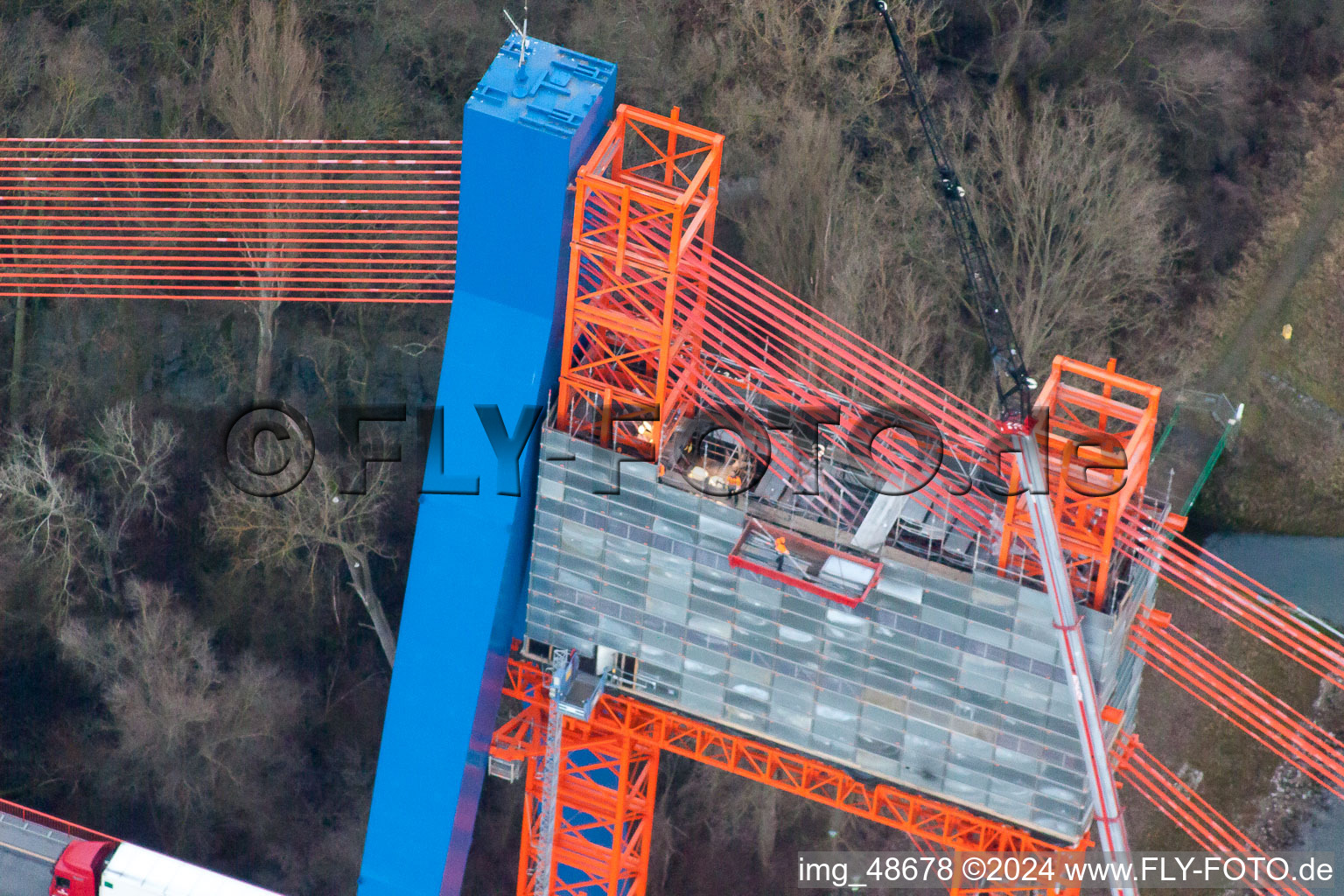 Vue aérienne de Chantier de rénovation des pylônes du pont autoroutier BAB A61 sur le Rhin à Hockenheim dans le département Bade-Wurtemberg, Allemagne