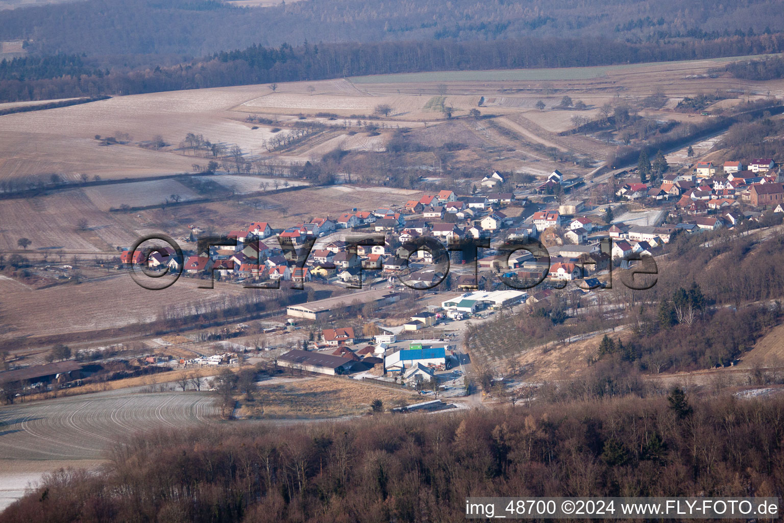 Photographie aérienne de Du sud à le quartier Neuenbürg in Kraichtal dans le département Bade-Wurtemberg, Allemagne