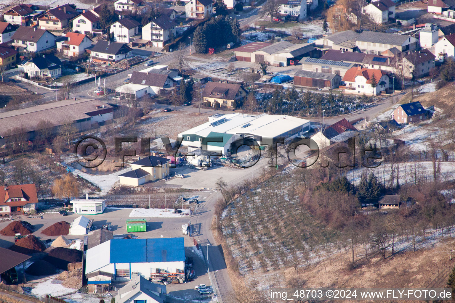 Vue aérienne de AVN GmbH à le quartier Neuenbürg in Kraichtal dans le département Bade-Wurtemberg, Allemagne