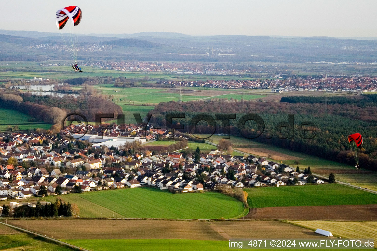 Vue aérienne de De l'ouest à Neulußheim dans le département Bade-Wurtemberg, Allemagne