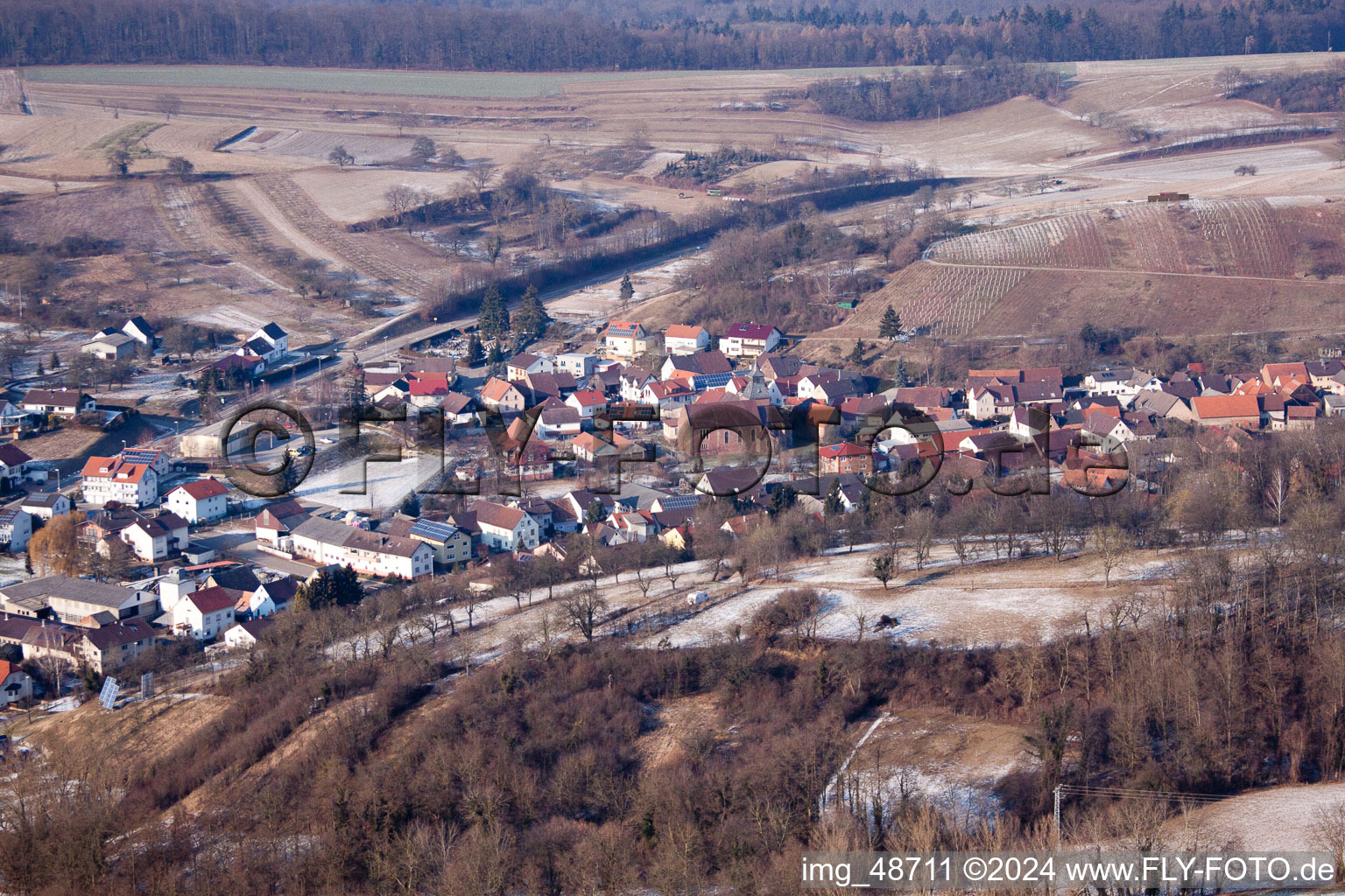 Vue aérienne de Saint Luc à le quartier Neuenbürg in Kraichtal dans le département Bade-Wurtemberg, Allemagne