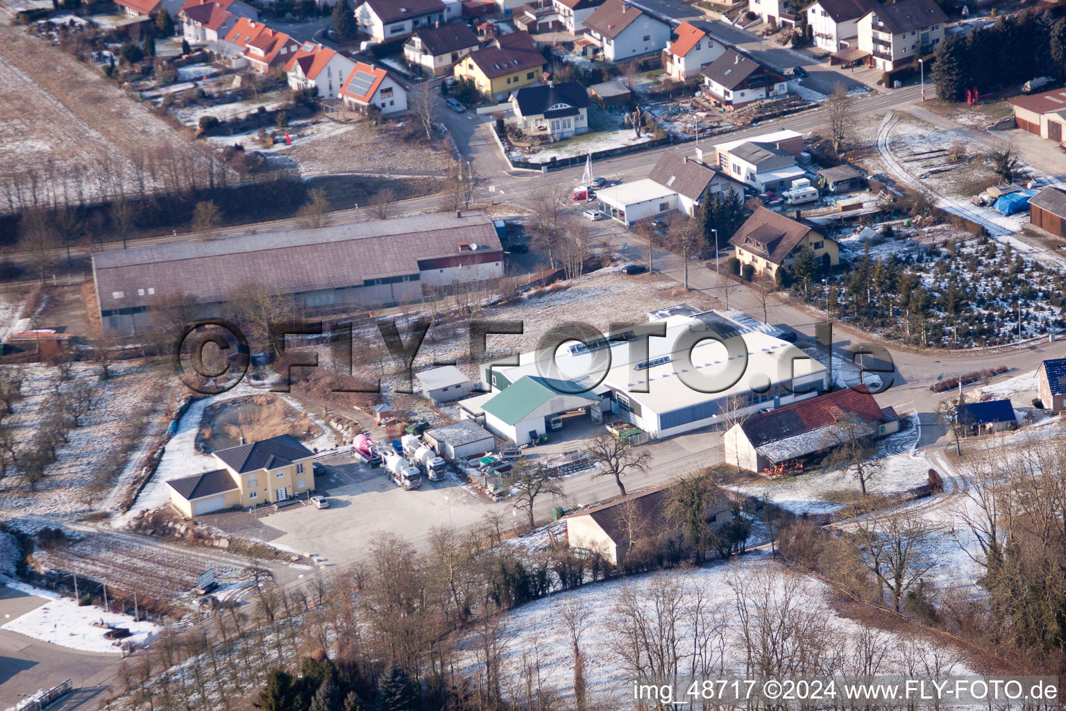 Vue aérienne de AVN GmbH, briqueterie Thomas Ullrich à le quartier Neuenbürg in Kraichtal dans le département Bade-Wurtemberg, Allemagne