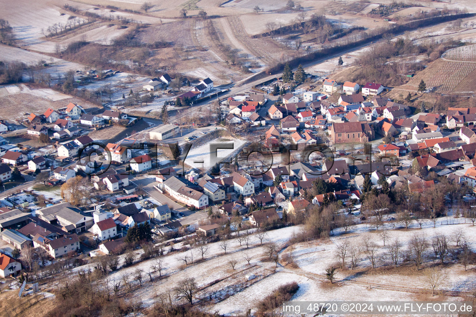 Neuenbürg dans le département Bade-Wurtemberg, Allemagne depuis l'avion