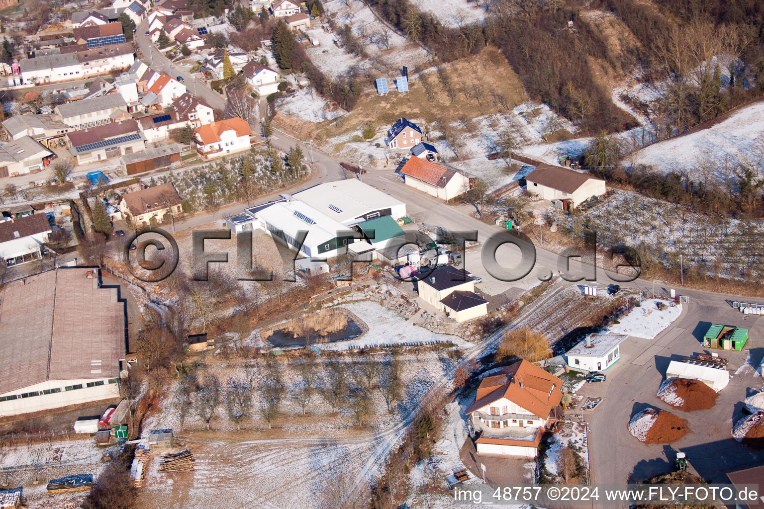 Vue aérienne de AVN GmbH à le quartier Neuenbürg in Kraichtal dans le département Bade-Wurtemberg, Allemagne