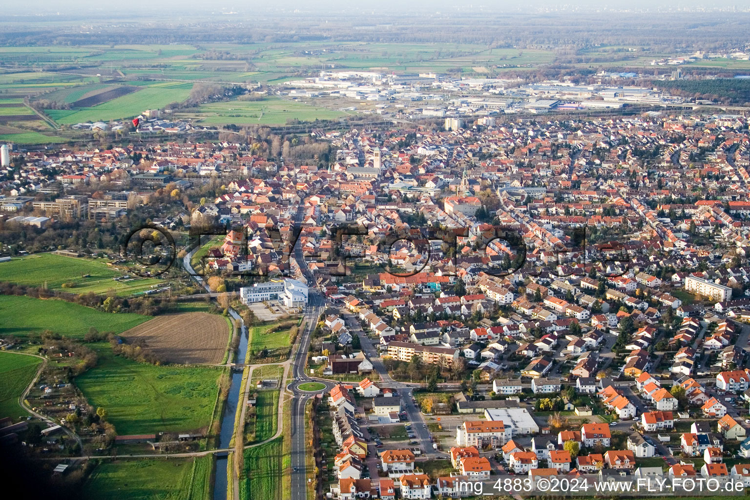 Vue aérienne de Du sud à Hockenheim dans le département Bade-Wurtemberg, Allemagne