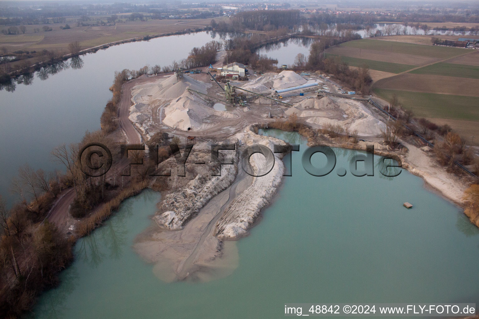 Neupotz dans le département Rhénanie-Palatinat, Allemagne du point de vue du drone