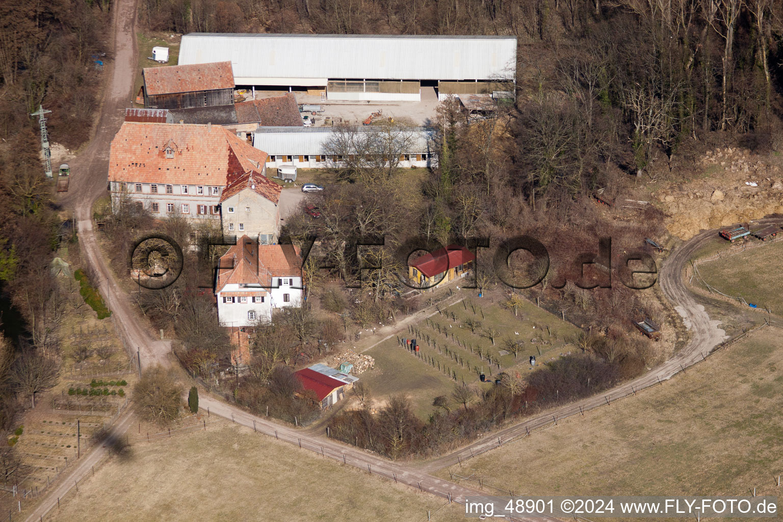 Vue d'oiseau de Moulin de Wanzheim à Rheinzabern dans le département Rhénanie-Palatinat, Allemagne