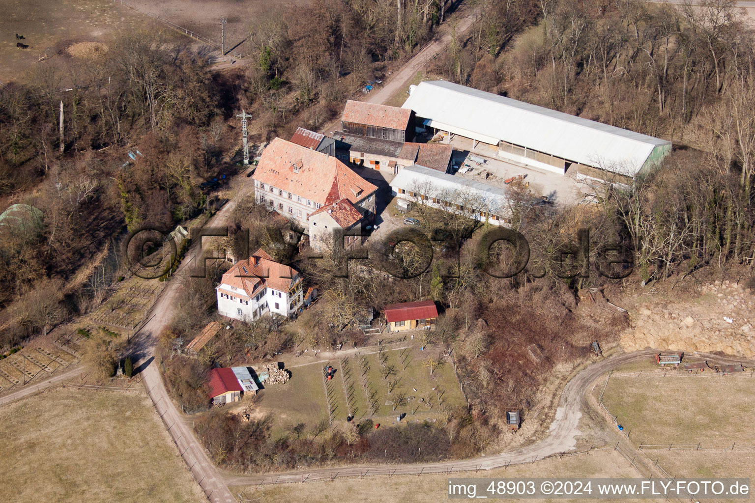 Enregistrement par drone de Moulin de Wanzheim à Rheinzabern dans le département Rhénanie-Palatinat, Allemagne