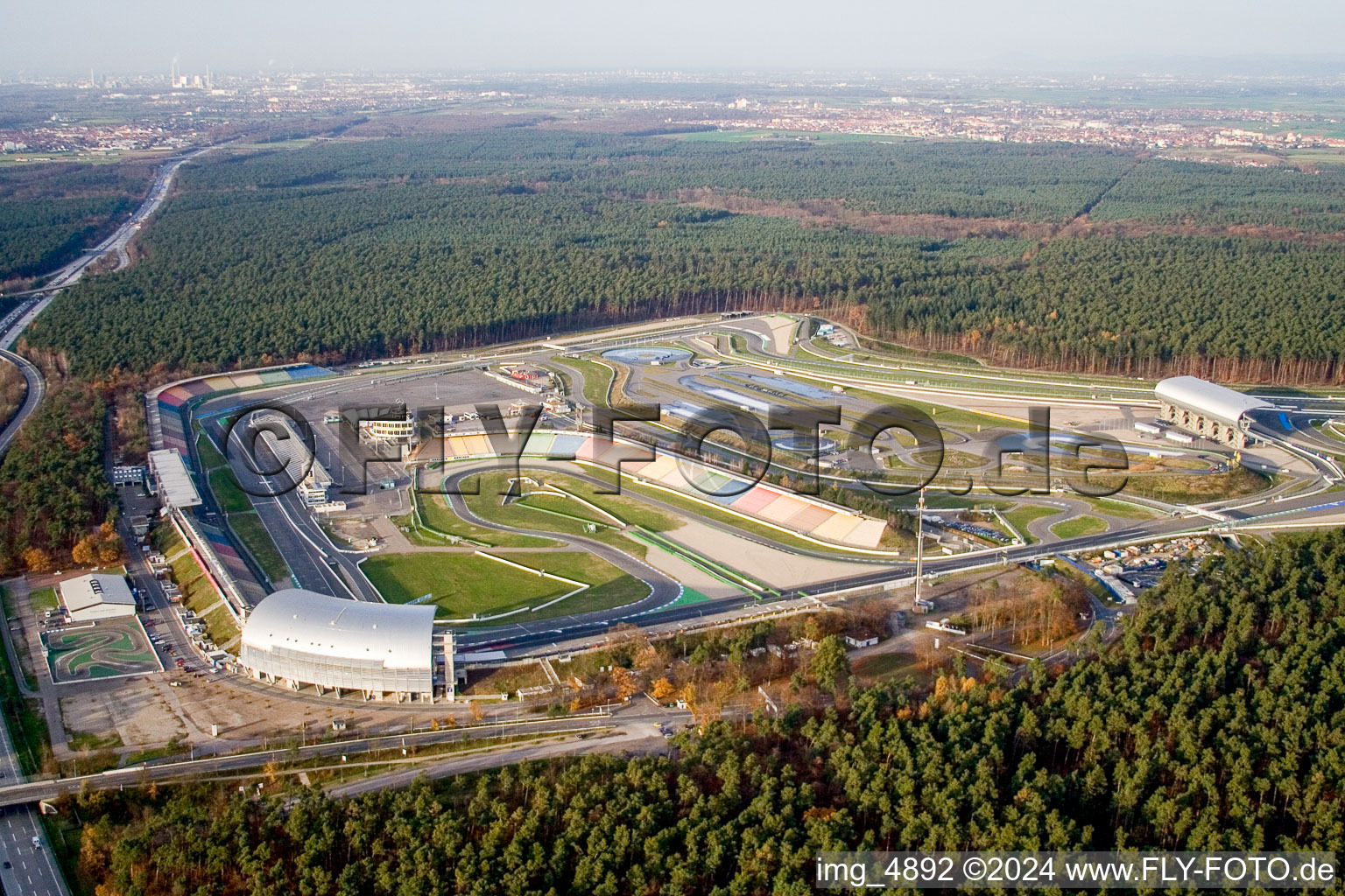 Vue aérienne de Circuit Hockenheimring Bade-Wurtemberg à Hockenheim dans le département Bade-Wurtemberg, Allemagne