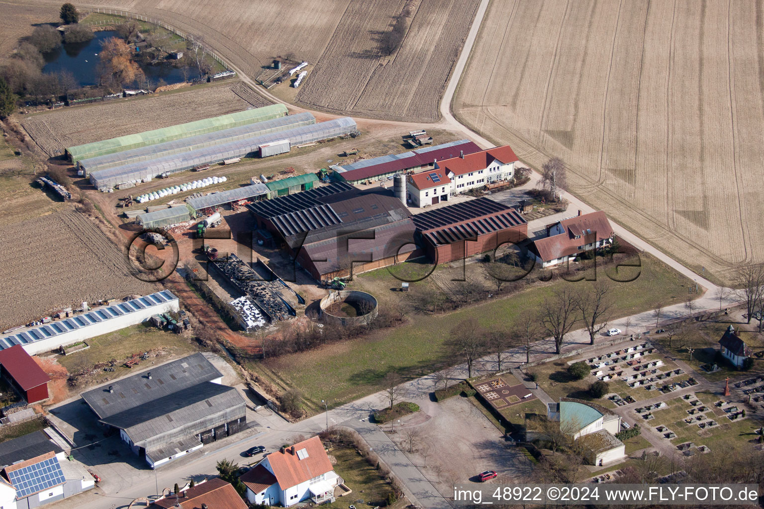 Vue aérienne de Schmiedhof à Neupotz dans le département Rhénanie-Palatinat, Allemagne