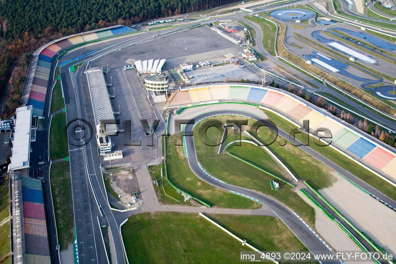 Vue aérienne de Circuit Hockenheimring Bade-Wurtemberg à Hockenheim dans le département Bade-Wurtemberg, Allemagne