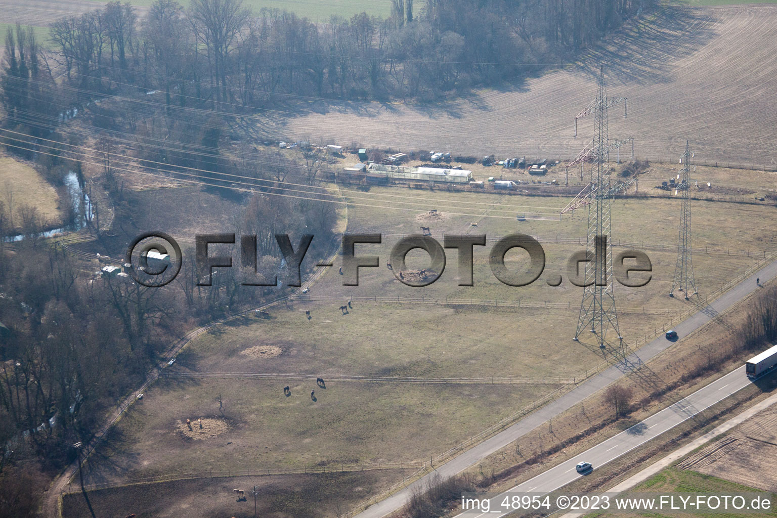 Moulin de Wanzheim à Rheinzabern dans le département Rhénanie-Palatinat, Allemagne d'un drone