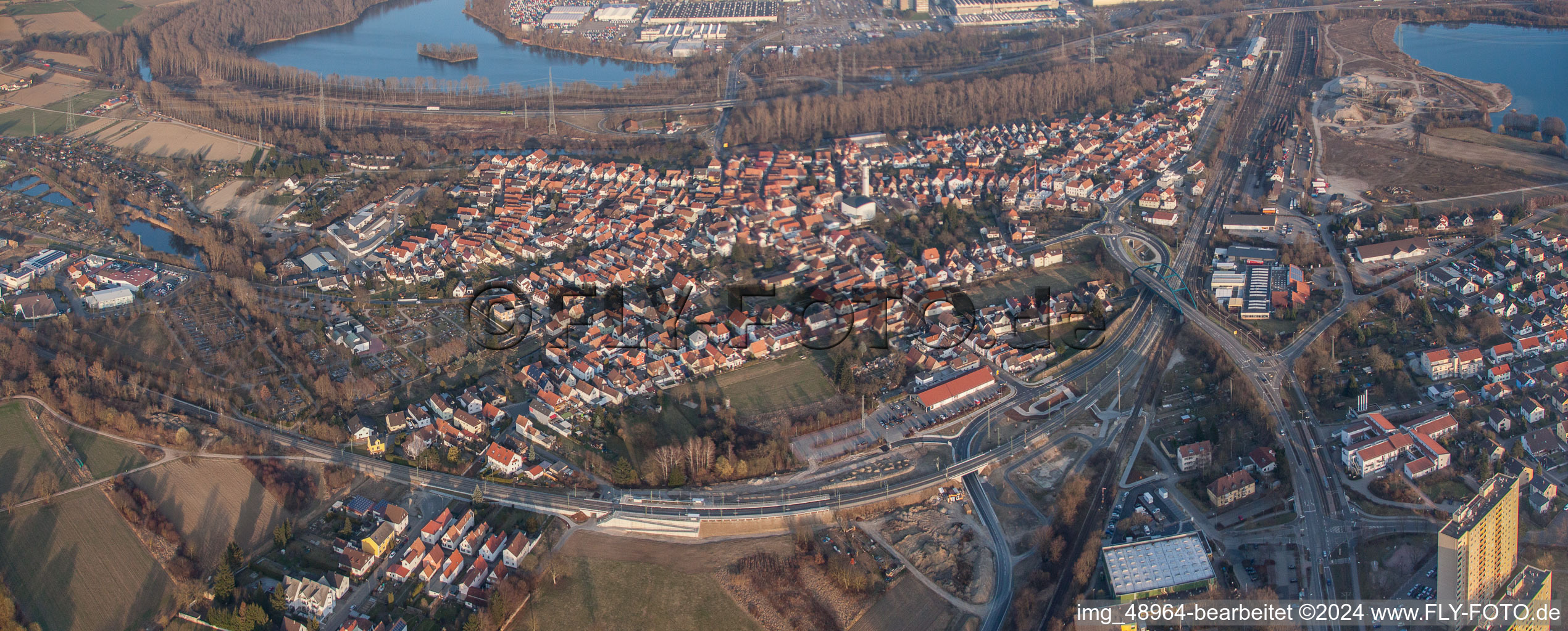 Wörth am Rhein dans le département Rhénanie-Palatinat, Allemagne depuis l'avion