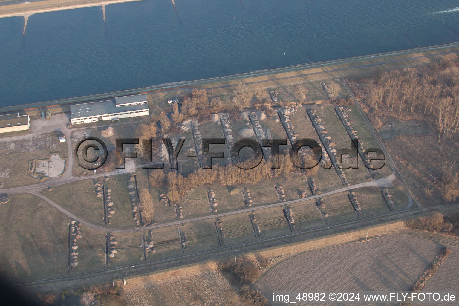 Quartier Maximiliansau in Wörth am Rhein dans le département Rhénanie-Palatinat, Allemagne depuis l'avion