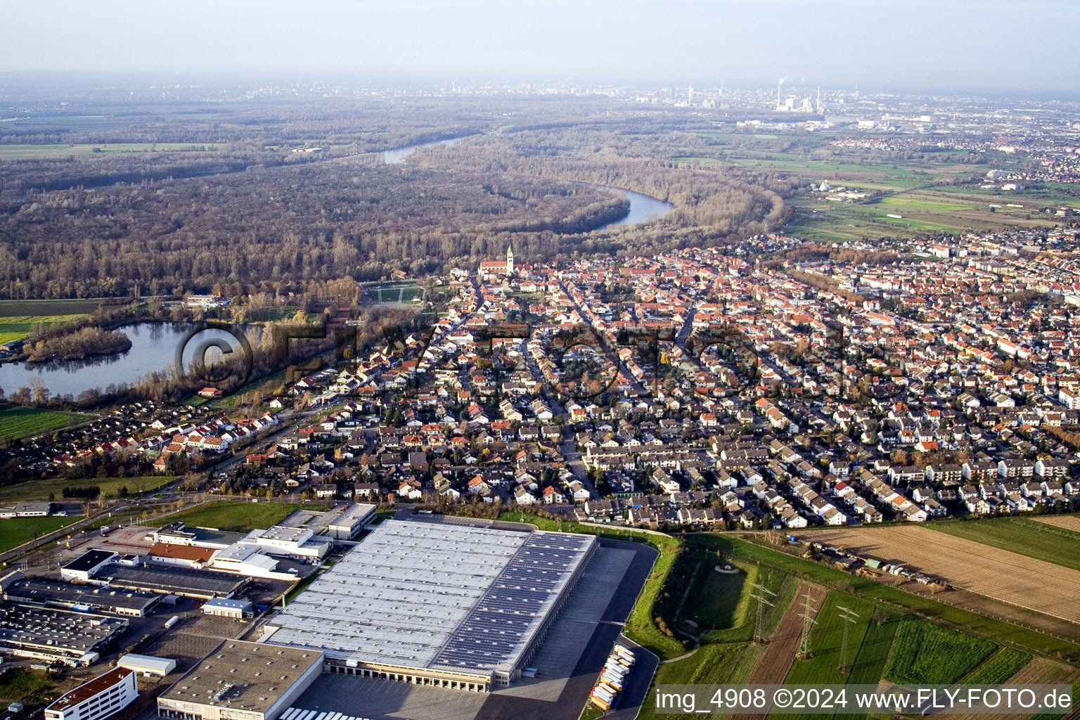 Vue aérienne de Du sud à Ketsch dans le département Bade-Wurtemberg, Allemagne