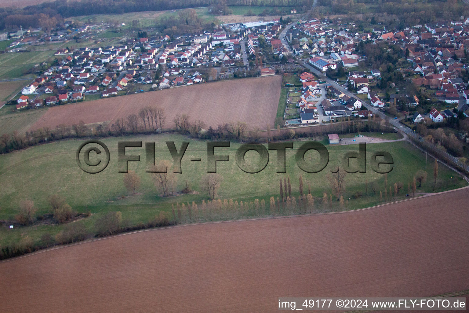 Vue aérienne de Piste à le quartier Billigheim in Billigheim-Ingenheim dans le département Rhénanie-Palatinat, Allemagne