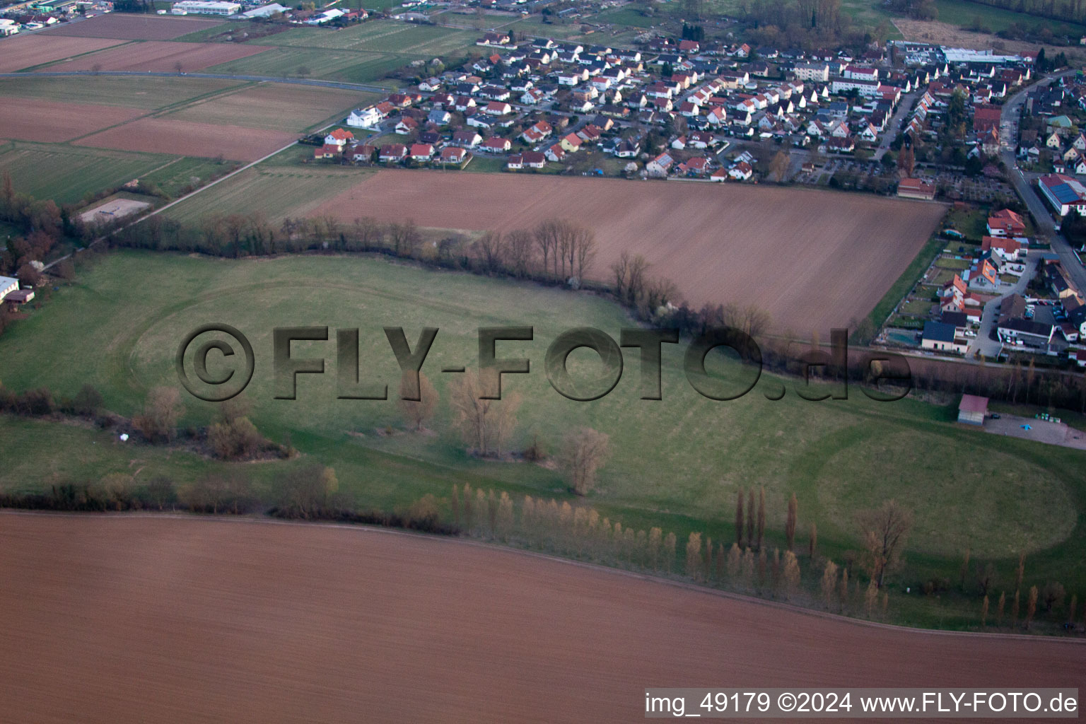 Vue oblique de Piste à le quartier Billigheim in Billigheim-Ingenheim dans le département Rhénanie-Palatinat, Allemagne