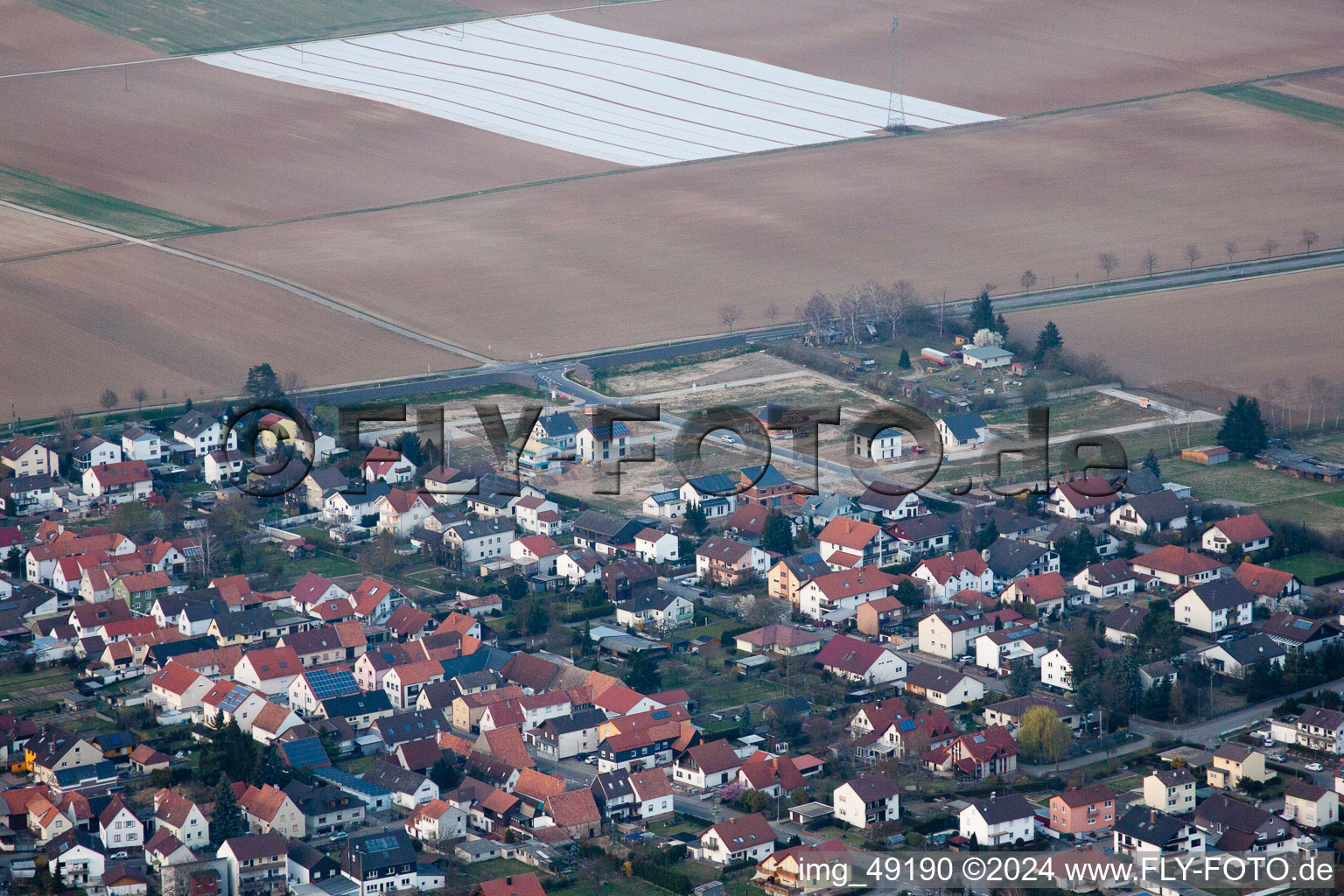 Vue aérienne de Nouvelle zone de développement à l'est à Minfeld dans le département Rhénanie-Palatinat, Allemagne