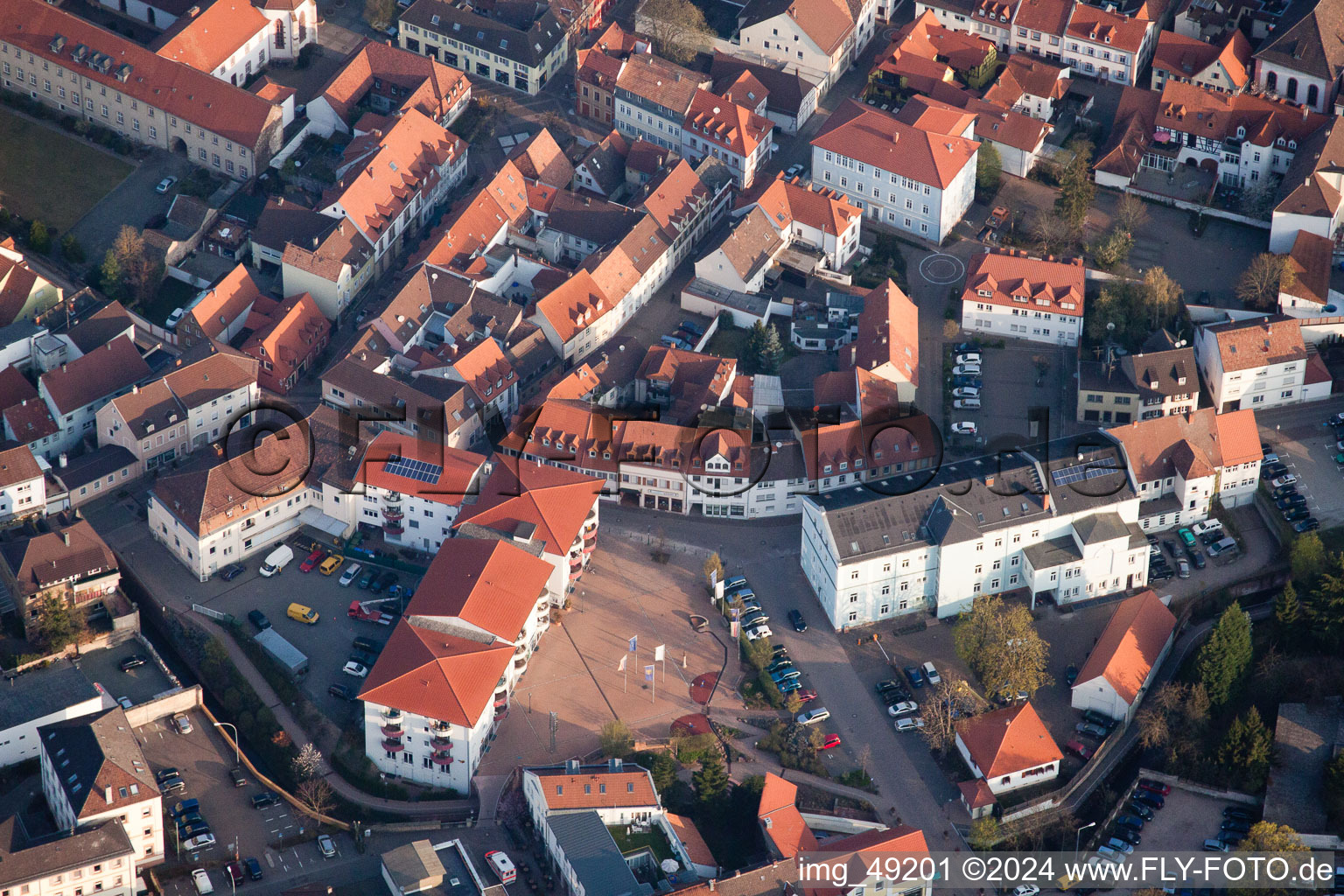 Vue aérienne de Plaza ensemble Nardiniplatz au centre-ville à Germersheim dans le département Rhénanie-Palatinat, Allemagne