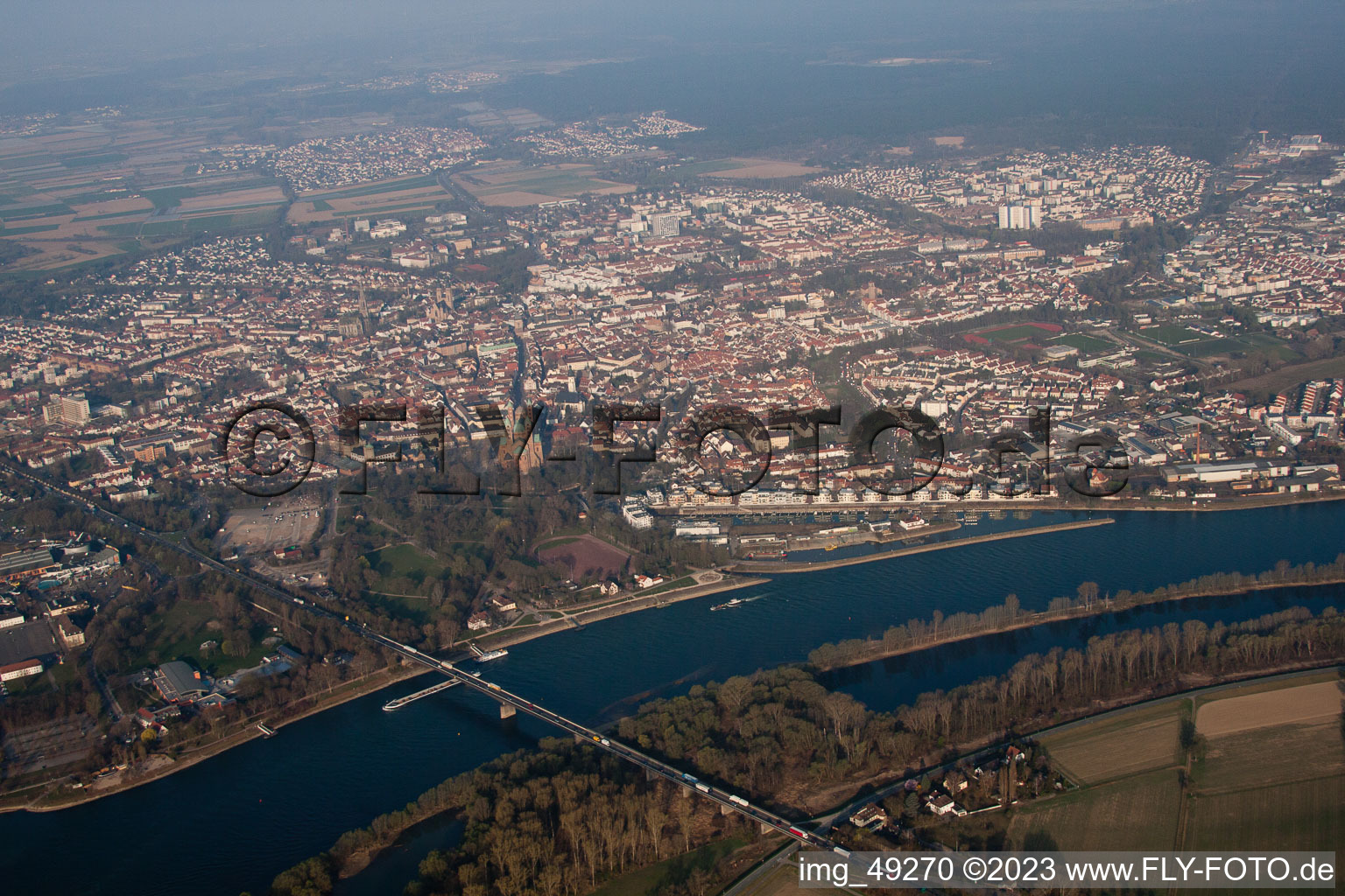 Photographie aérienne de Du sud-est à Speyer dans le département Rhénanie-Palatinat, Allemagne